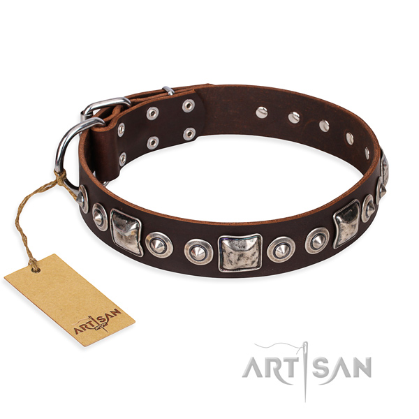 Full grain leather dog collar made of high quality material with rust-proof traditional buckle
