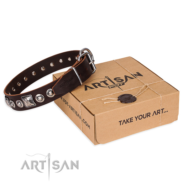 Full grain leather dog collar made of top notch material with reliable D-ring